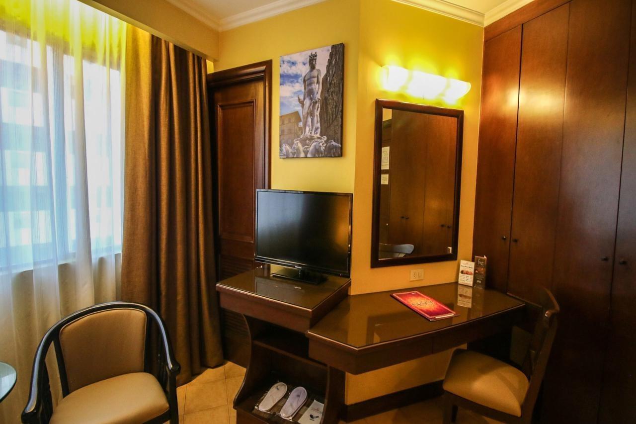 Royal Bellagio Hotel Makati City Exterior photo
