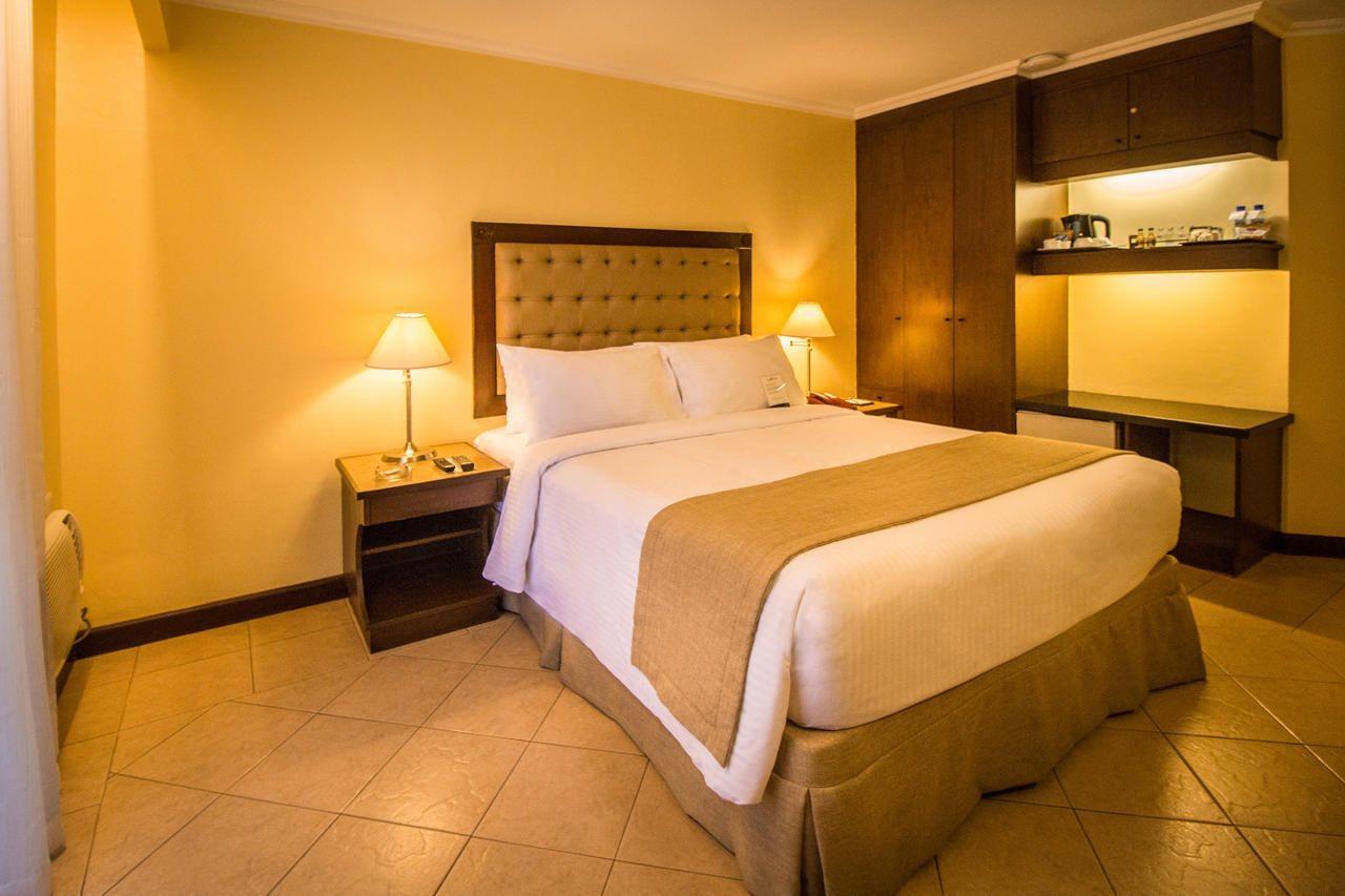 Royal Bellagio Hotel Makati City Exterior photo