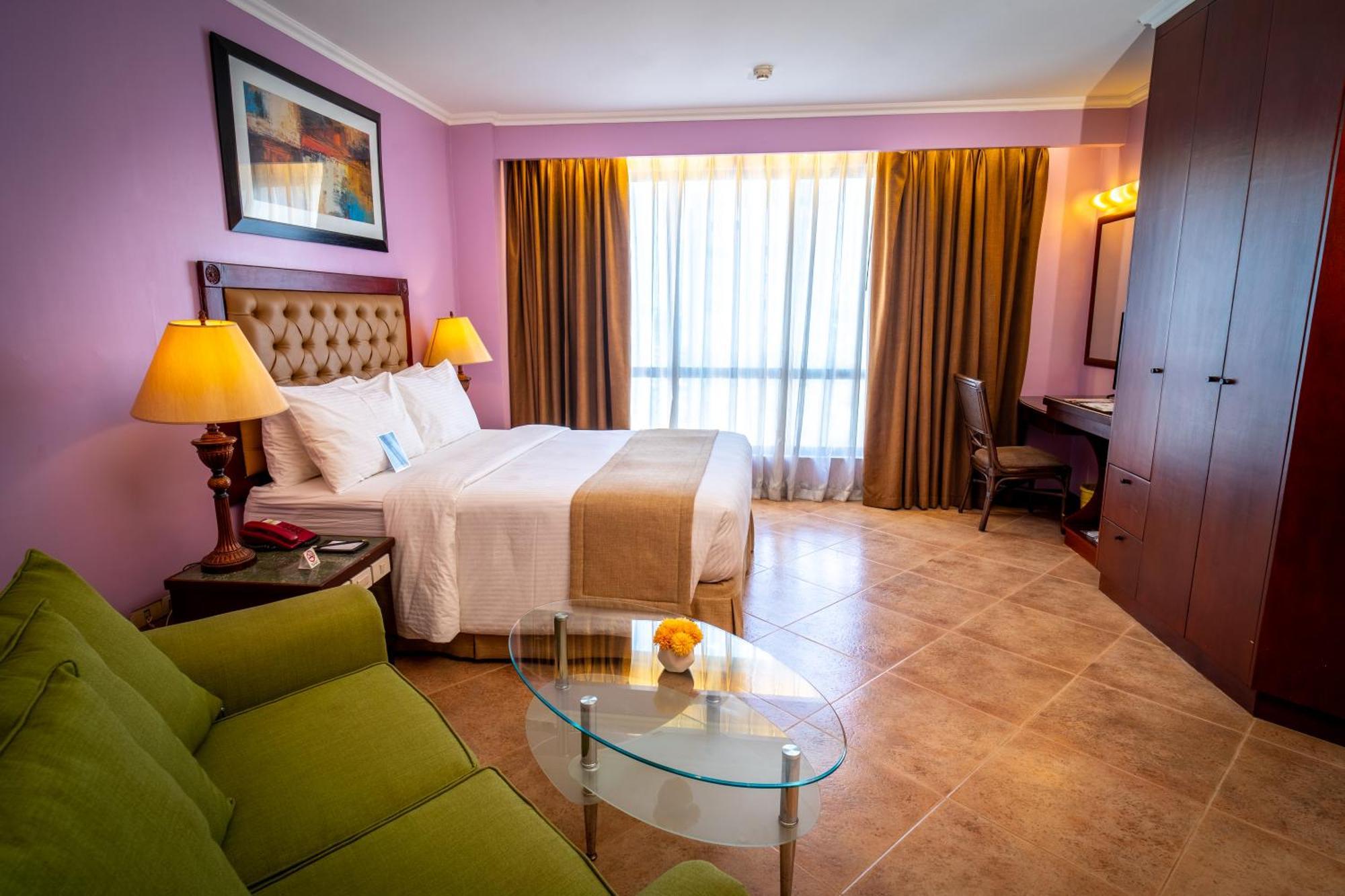 Royal Bellagio Hotel Makati City Exterior photo