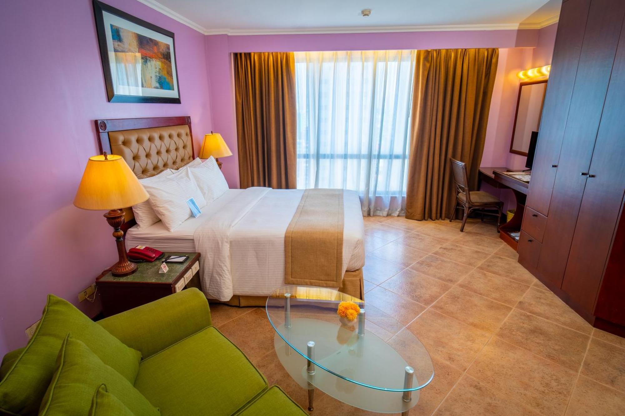 Royal Bellagio Hotel Makati City Exterior photo