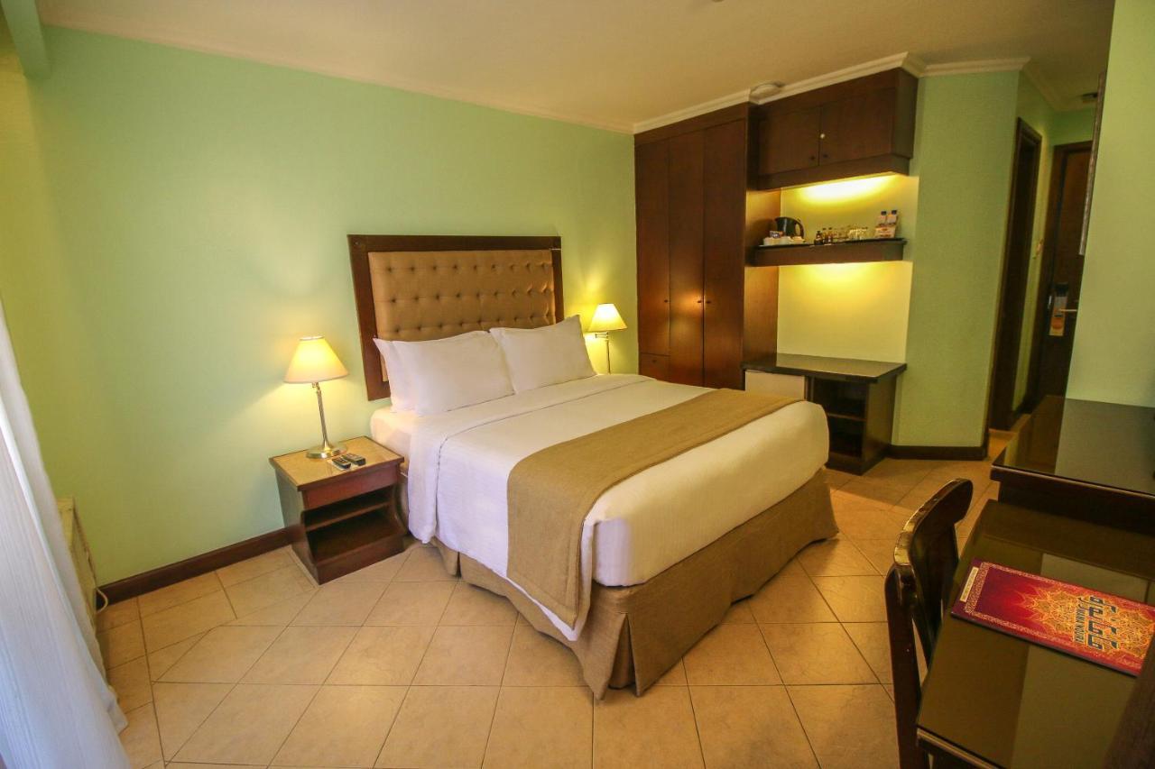 Royal Bellagio Hotel Makati City Exterior photo