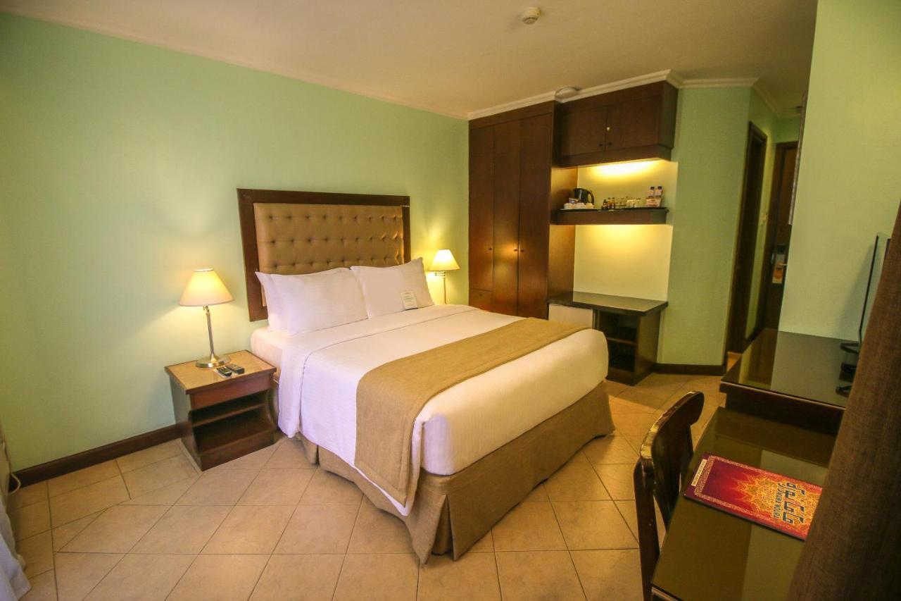 Royal Bellagio Hotel Makati City Exterior photo